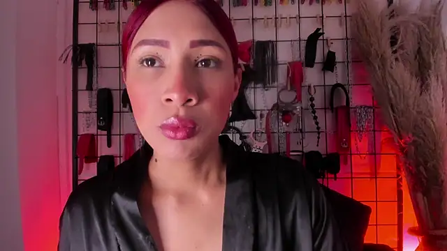 Snapshot of charrlotte_quinn chatting on October 16, 2025, 2:51 pm charrlotte quinn online show from October 16, 2025, 2:51 pm