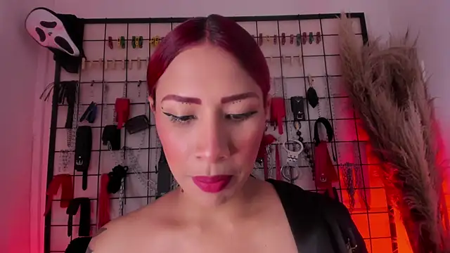 Snapshot of charrlotte_quinn chatting on November 7, 2025, 3:01 pm charrlotte quinn online show from November 7, 2025, 3:01 pm