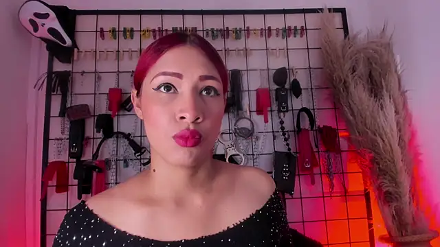 Snapshot of charrlotte_quinn chatting on November 11, 2025, 3:01 pm charrlotte quinn online show from November 11, 2025, 3:01 pm