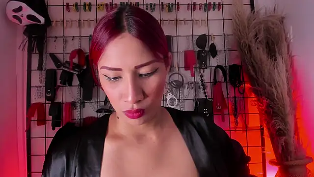 Snapshot of charrlotte_quinn chatting on November 21, 2025, 3:00 pm charrlotte quinn online show from November 21, 2025, 3:00 pm