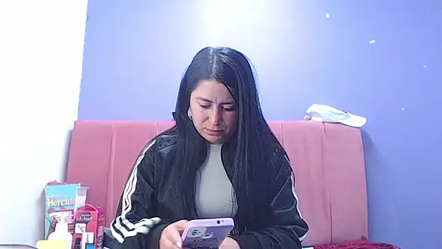 agathacorlincm101 online show from March 11, 2025, 11:04 pm