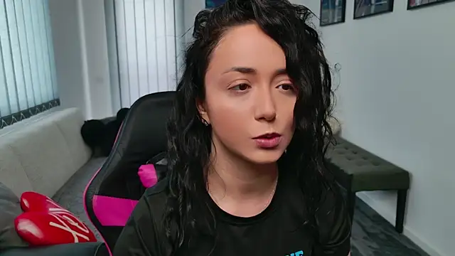 Snapshot of KatherineRyder chatting on April 9, 2026, 8:42 am KatherineRyder online show from April 9, 2026, 8:42 am