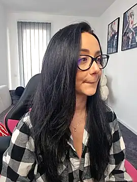 Snapshot of KatherineRyder chatting on April 15, 2026, 7:37 am KatherineRyder online show from April 15, 2026, 7:37 am