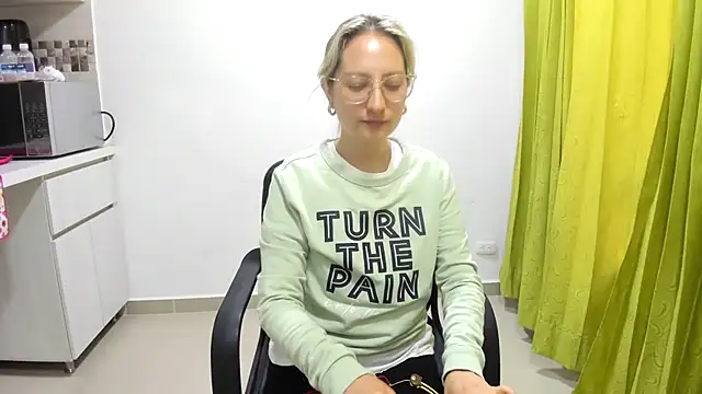 Adele johnsonn1 online show from February 6, 2025, 12:37 pm