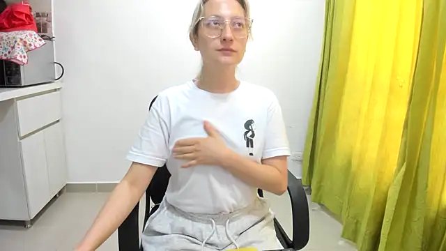 Adele johnsonn1 online show from March 18, 2025, 2:59 pm