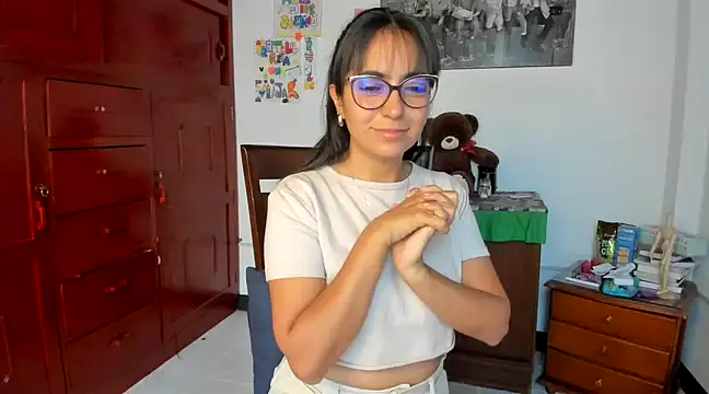 Isabellaa22 1 online show from January 16, 2025, 9:30 pm