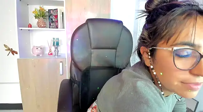 Isabellaa22 1 online show from March 12, 2025, 7:59 pm