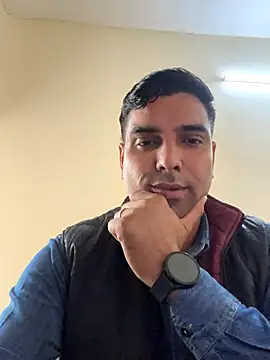 bull 4hottie online show from November 28, 2025, 5:21 am