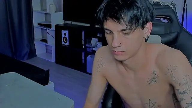 MarkBrowniii online show from December 15, 2025, 8:46 pm