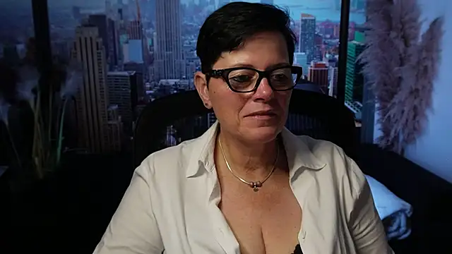 ninarandmann online show from November 3, 2025, 6:53 pm