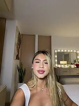  laura 02 online show from March 22, 2026, 7:39 pm