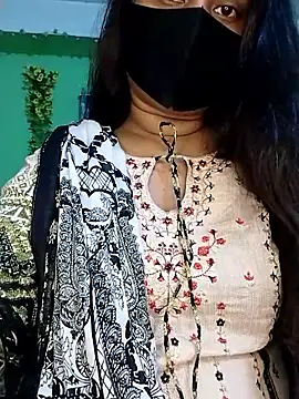 Idhika Paul online show from October 7, 2025, 10:12 am