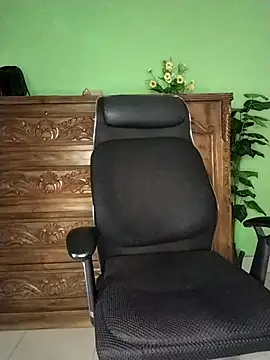 Idhika Paul online show from February 24, 2026, 8:01 am