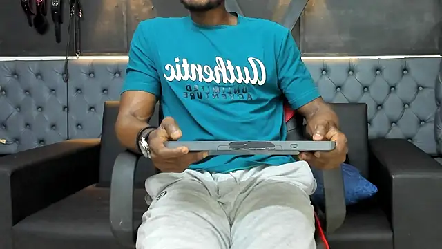 Snapshot of Terrance_z chatting on November 24, 2025, 7:46 pm Terrance z online show from November 24, 2025, 7:46 pm