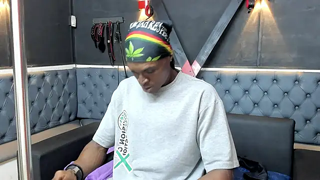 Snapshot of Terrance_z chatting on December 4, 2025, 7:11 pm Terrance z online show from December 4, 2025, 7:11 pm