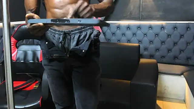 Snapshot of Terrance_z chatting on December 13, 2025, 7:53 pm Terrance z online show from December 13, 2025, 7:53 pm