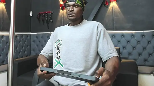 Snapshot of Terrance_z chatting on December 16, 2025, 11:10 pm Terrance z online show from December 16, 2025, 11:10 pm