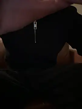 Snapshot of -mirai- chatting on December 16, 2025, 8:52 am -mirai- online show from December 16, 2025, 8:52 am