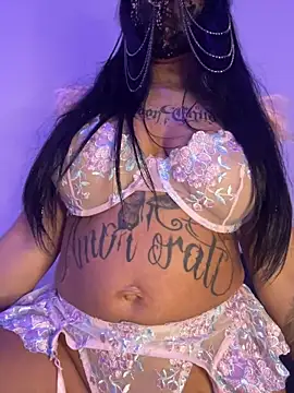 kamila french online show from March 10, 2026, 10:04 pm