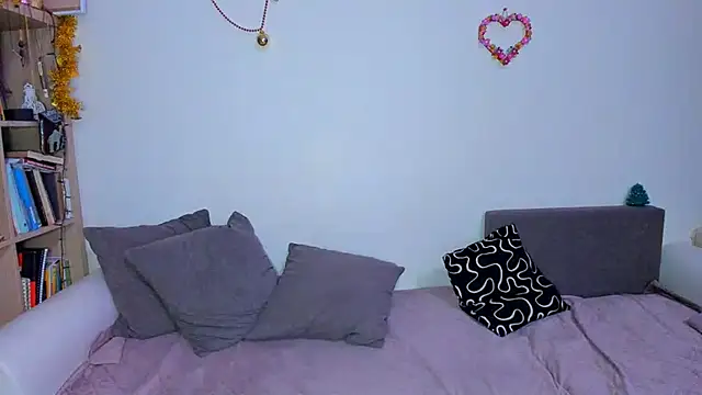 Snapshot of SoftlyShine chatting on March 20, 2025, 8:40 pm SoftlyShine online show from March 20, 2025, 8:40 pm