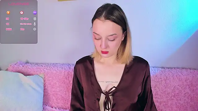 Snapshot of CrystalRey chatting on November 1, 2025, 8:16 am CrystalRey online show from November 1, 2025, 8:16 am