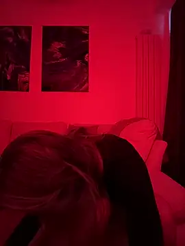 Snapshot of LuisaBecker chatting on April 6, 2026, 2:31 am LuisaBecker online show from April 6, 2026, 2:31 am