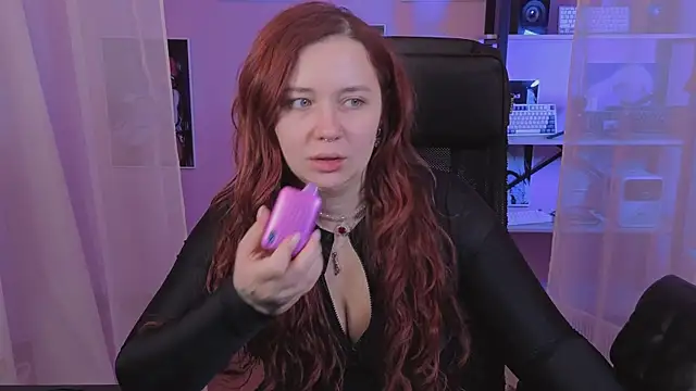 carolina elf online show from October 19, 2025, 12:28 pm