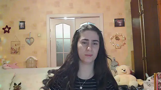 INELIKA online show from November 5, 2025, 4:40 pm