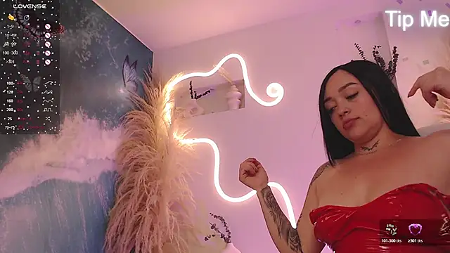 Snapshot of ViolettaHotLatin_ chatting on February 5, 2026, 12:43 pm ViolettaHotLatin online show from February 5, 2026, 12:43 pm