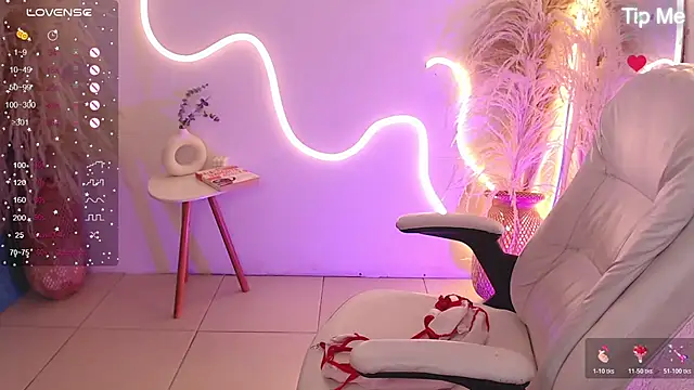 Snapshot of ViolettaHotLatin_ chatting on March 1, 2026, 12:18 pm ViolettaHotLatin online show from March 1, 2026, 12:18 pm