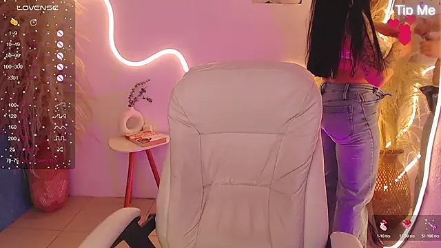 Snapshot of ViolettaHotLatin_ chatting on April 8, 2026, 12:05 pm ViolettaHotLatin online show from April 8, 2026, 12:05 pm