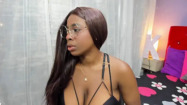 KatieGomez online show from April 1, 2026, 7:33 pm