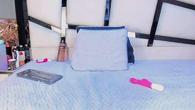 ElizabethAdams  online show from February 10, 2026, 3:43 am