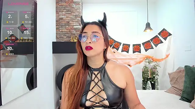  LaraMom  online show from October 31, 2025, 7:37 pm