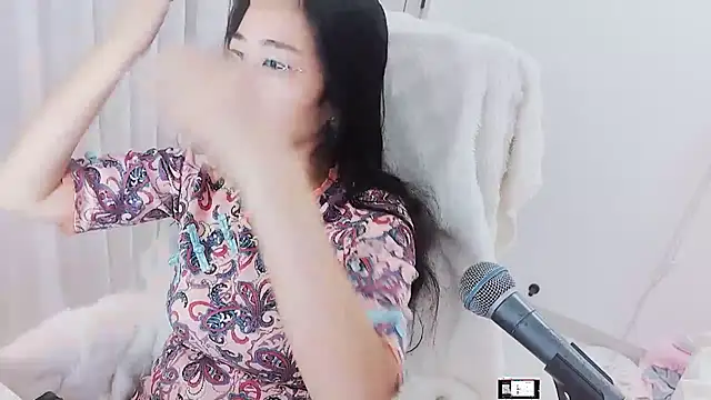 Floor oo online show from October 12, 2025, 2:27 pm