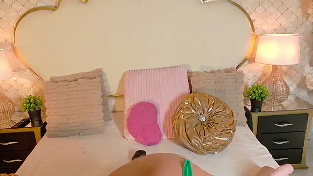 MayraVegas online show from February 25, 2026, 2:05 pm