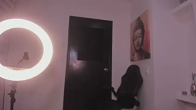 jenaa  online show from December 18, 2025, 12:44 pm