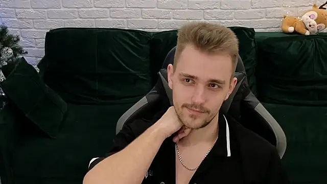 Snapshot of Larstar01 chatting on December 4, 2024, 4:21 am Larstar01 online show from December 4, 2024, 4:21 am