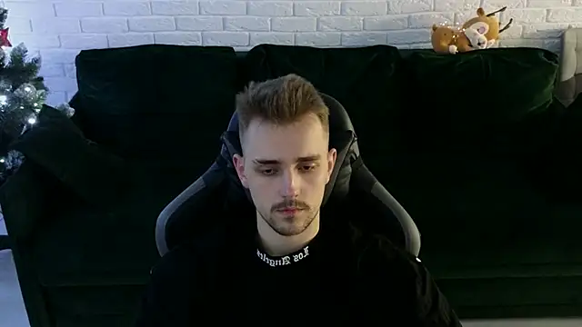 Snapshot of Larstar01 chatting on December 22, 2024, 1:55 am Larstar01 online show from December 22, 2024, 1:55 am