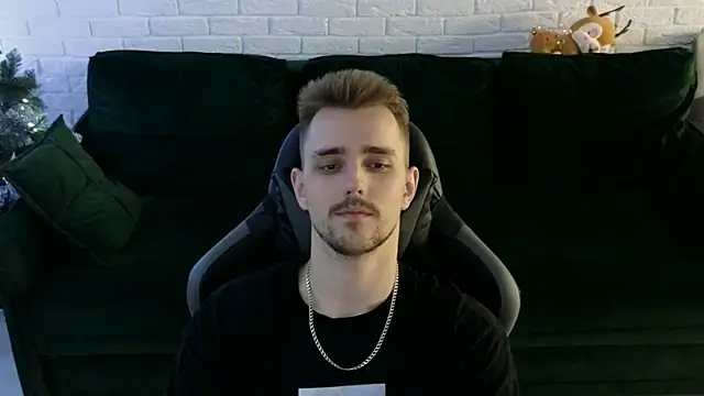 Snapshot of Larstar01 chatting on December 25, 2024, 12:59 am Larstar01 online show from December 25, 2024, 12:59 am