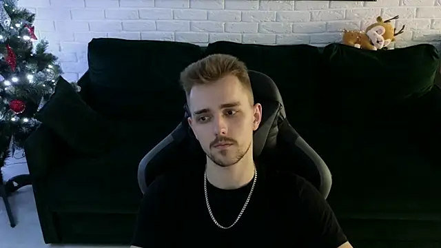 Snapshot of Larstar01 chatting on December 27, 2024, 1:43 am Larstar01 online show from December 27, 2024, 1:43 am