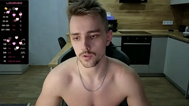 Snapshot of Larstar01 chatting on January 13, 2025, 2:11 pm Larstar01 online show from January 13, 2025, 2:11 pm