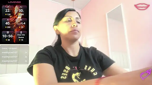 tiffani  love online show from January 30, 2025, 12:48 pm