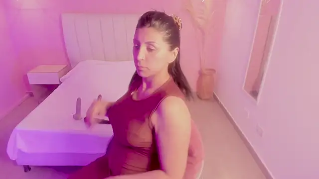 tiffani  love online show from February 20, 2025, 12:04 pm