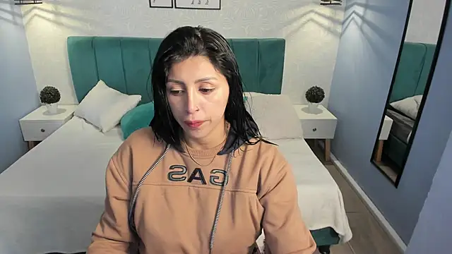 tiffani  love online show from February 22, 2025, 1:35 pm