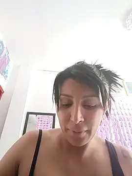 tiffani  love online show from September 10, 2025, 5:46 pm