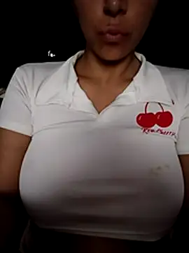 Snapshot of tiffani__love chatting on February 15, 2026, 6:54 am tiffani love online show from February 15, 2026, 6:54 am