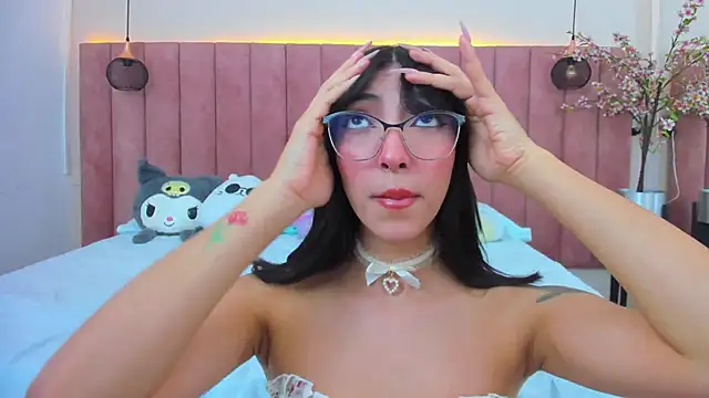 MarianaBranzz online show from February 24, 2025, 4:47 pm