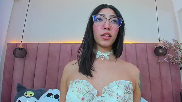 MarianaBranzz online show from February 25, 2025, 4:10 pm