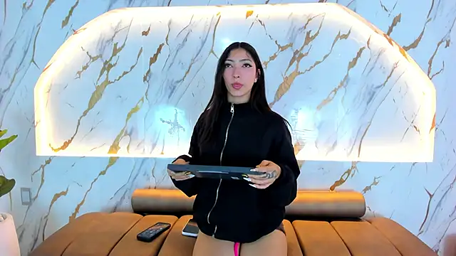 MarianaBranzz online show from January 7, 2026, 11:18 pm